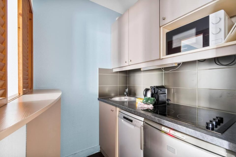 Appartement T2, Proche Parc Expo, Parking Privé en sous sol Apartment in Issy-les-Moulineaux