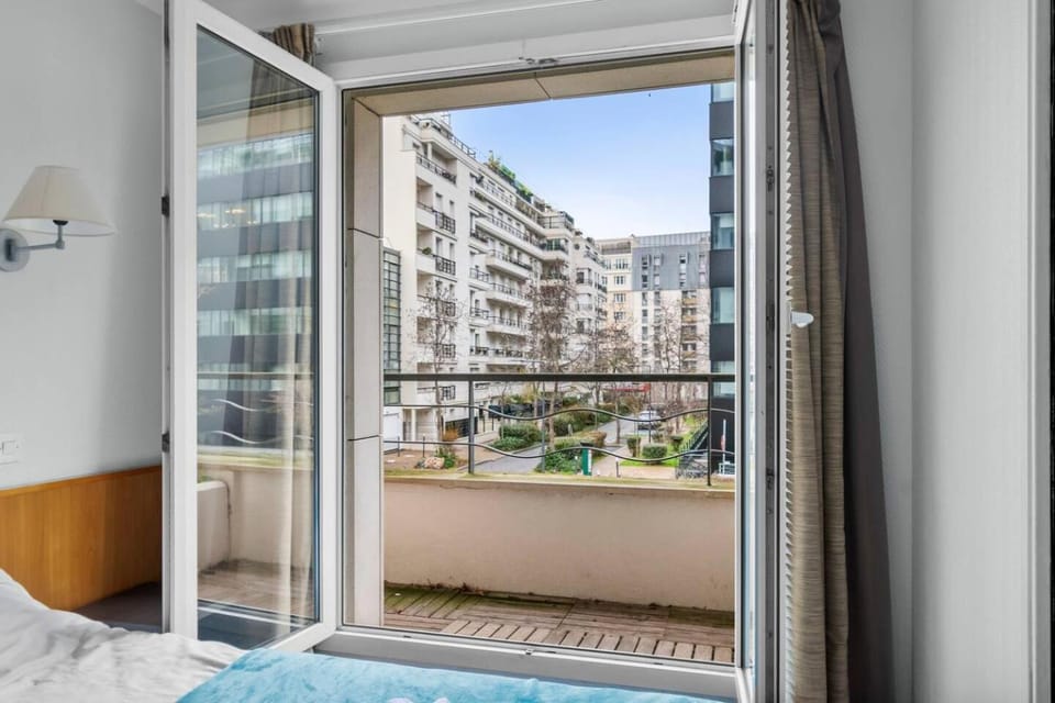 Appartement T2, Proche Parc Expo, Parking Privé en sous sol Apartment in Issy-les-Moulineaux