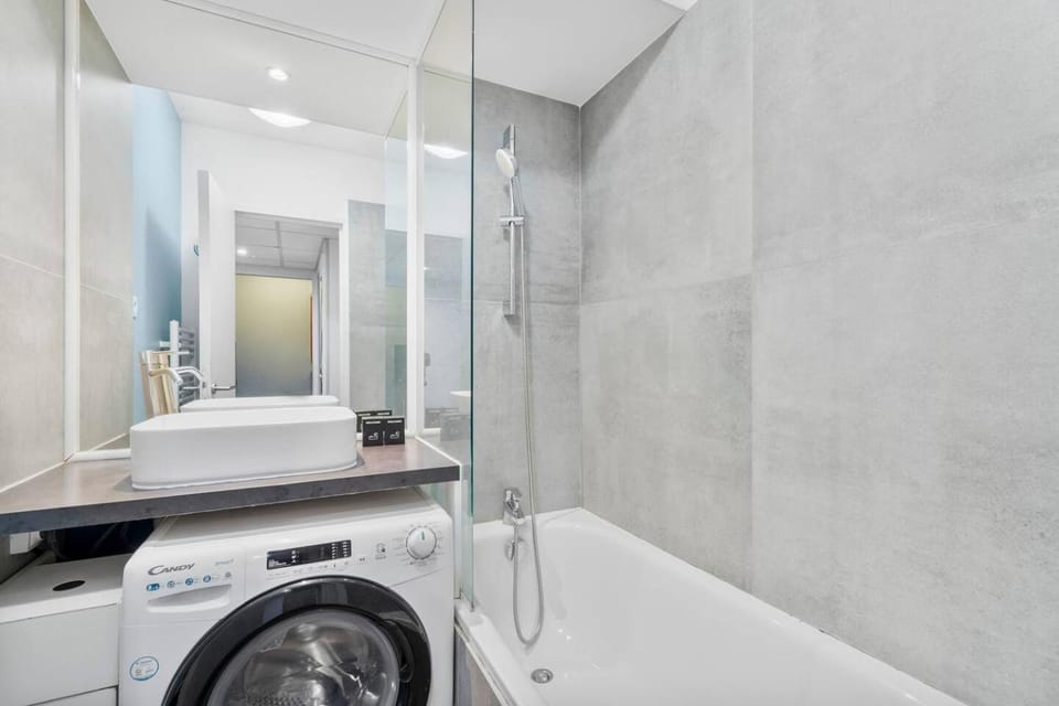Appartement T2, Proche Parc Expo, Parking Privé en sous sol Apartment in Issy-les-Moulineaux