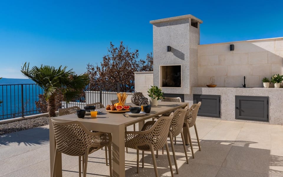 BBQ facilities, Dining area