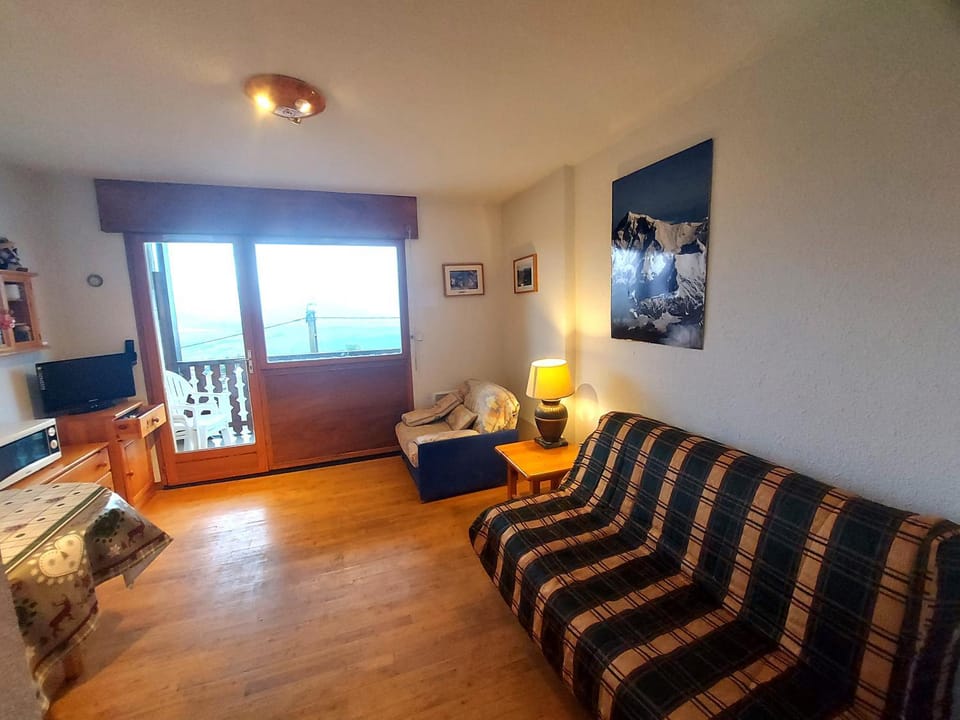 Communal lounge/ TV room, Evening entertainment