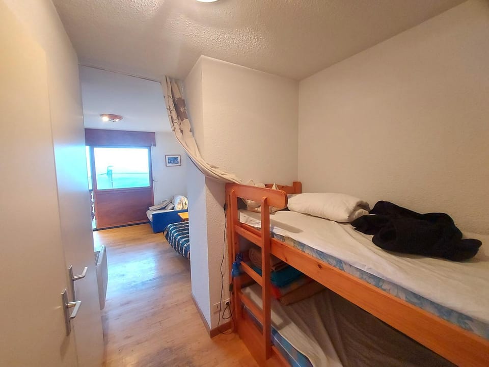 towels, wardrobe, air conditioner