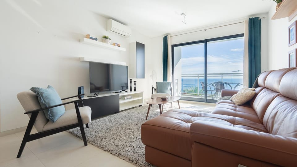 Amethyst by LovelyStay Apartment in Caniço
