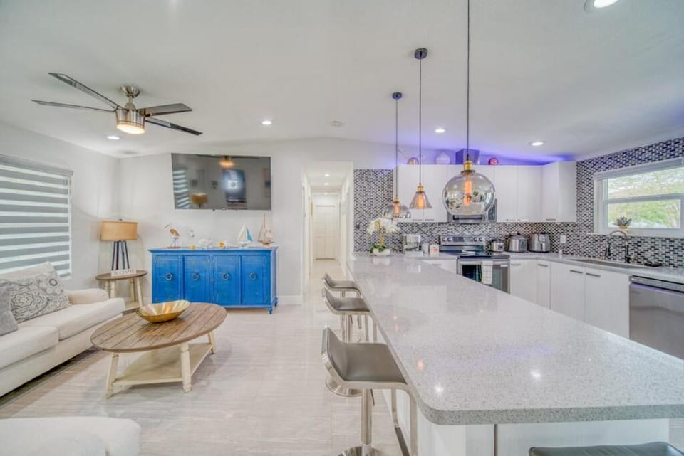 Cozy Cape Escape - Jacuzzi House in Cape Coral