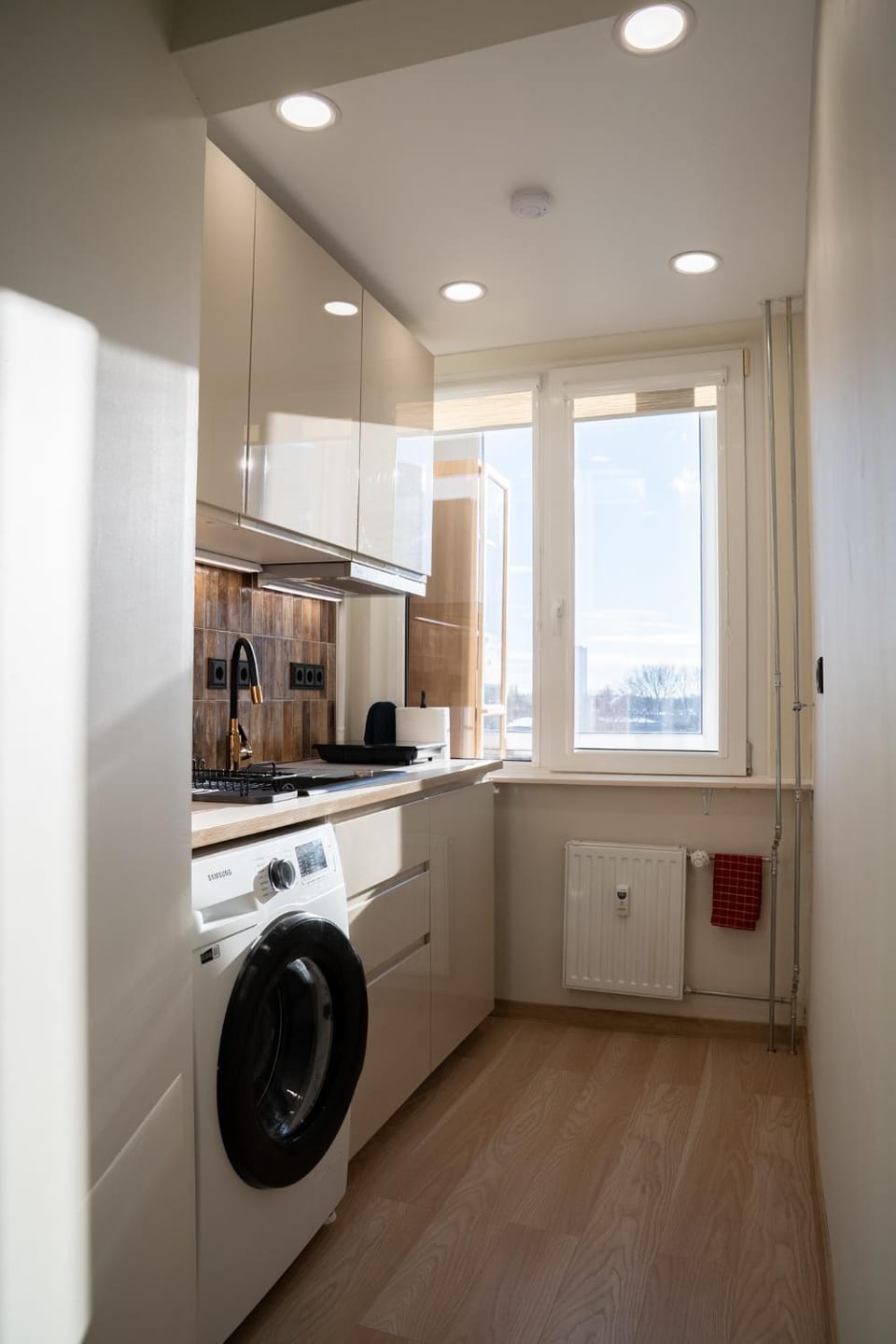 Kitchen or kitchenette, stove, washing machine