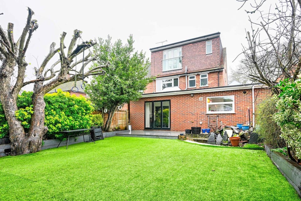 Property building, Day, Natural landscape, Garden, Garden view