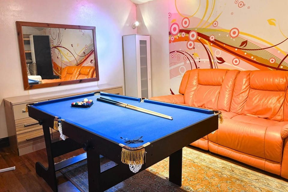 Billiard, Game Room, Seating area