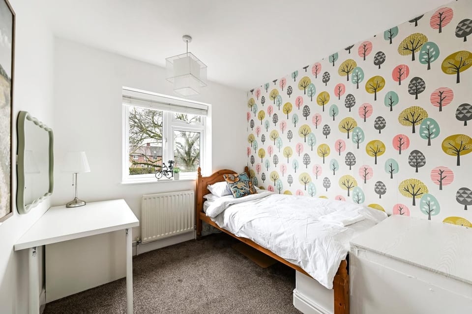 Bed, Photo of the whole room, Bedroom