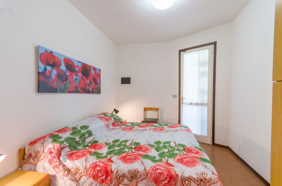 Bed, Decorative detail, Bedroom