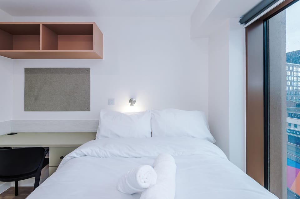Bed, Photo of the whole room, Bedroom, towels