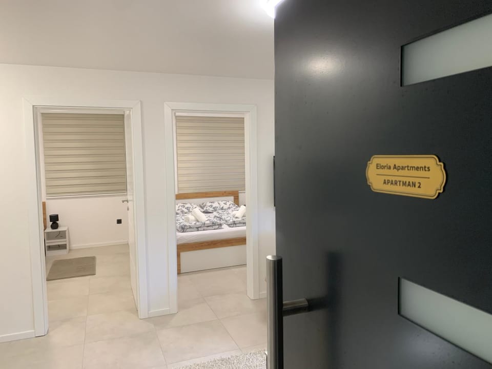 Bed, Photo of the whole room, Bedroom, Text overlay, towels