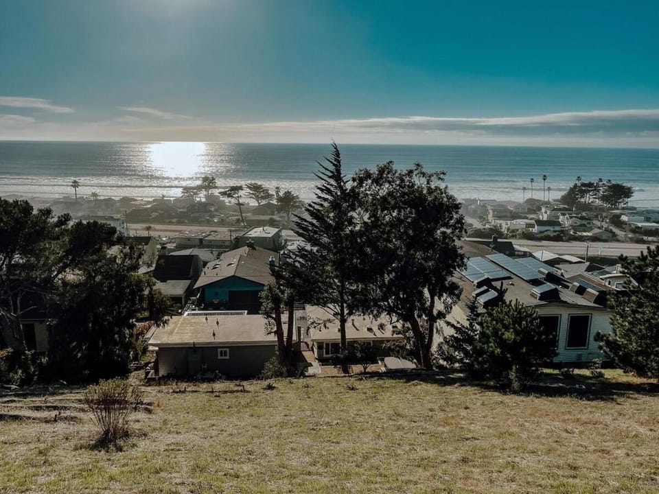 Modern Cayucos Bungalow - Ocean Views and Hot Tub House in Cayucos
