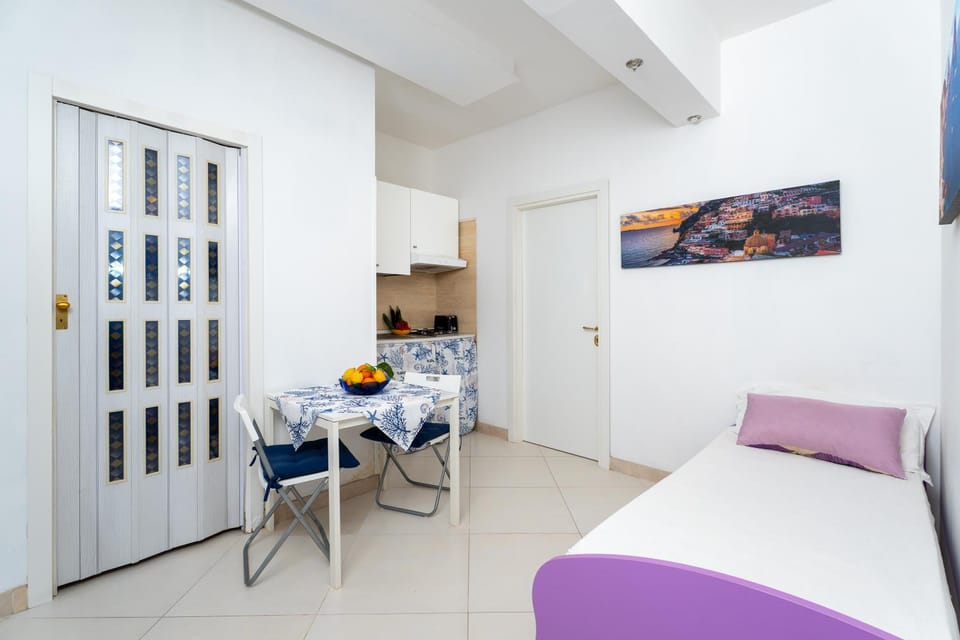 Bed, Kitchen or kitchenette, Living room, Photo of the whole room, Dining area