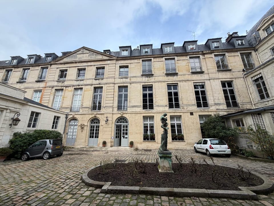 Le Marais Place des Vosges Paris Apartment in Paris