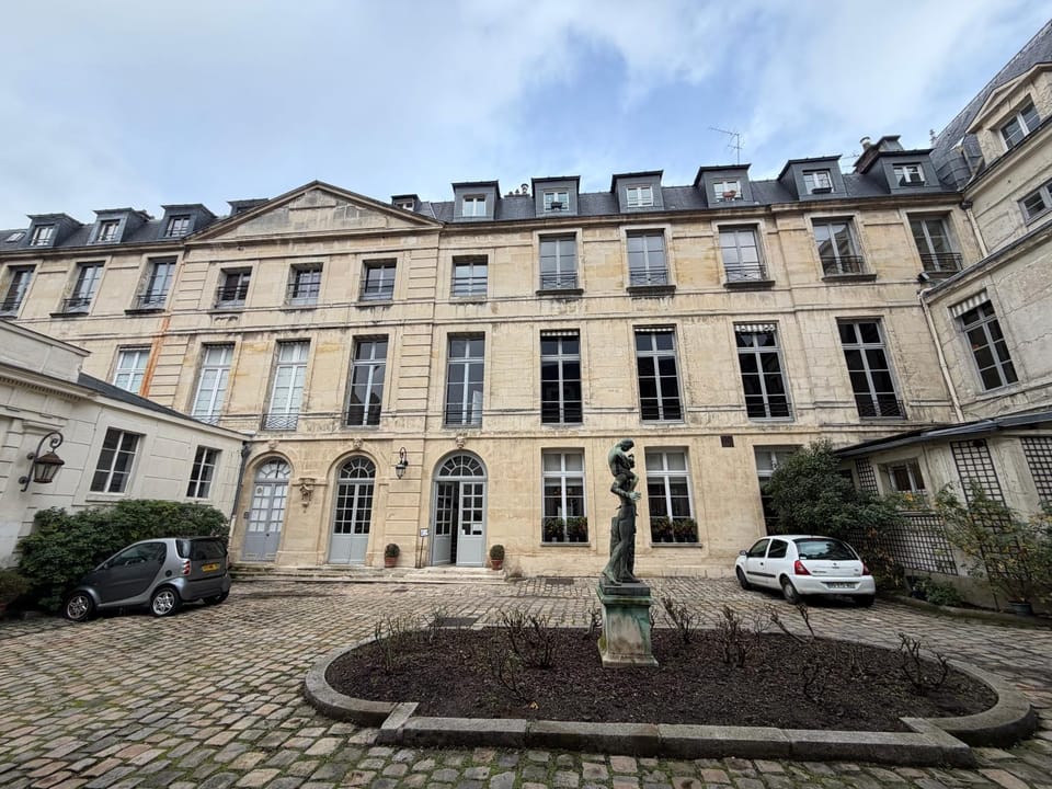 Le Marais Place des Vosges Paris Apartment in Paris