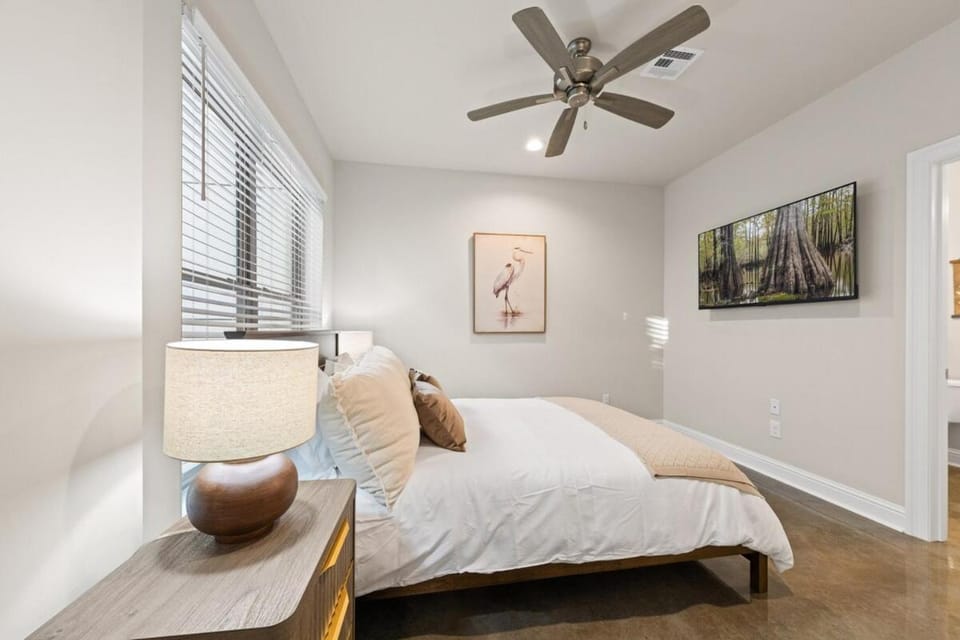 NEW Willow House KING Garage Sports Complex Apartment in Louisiana