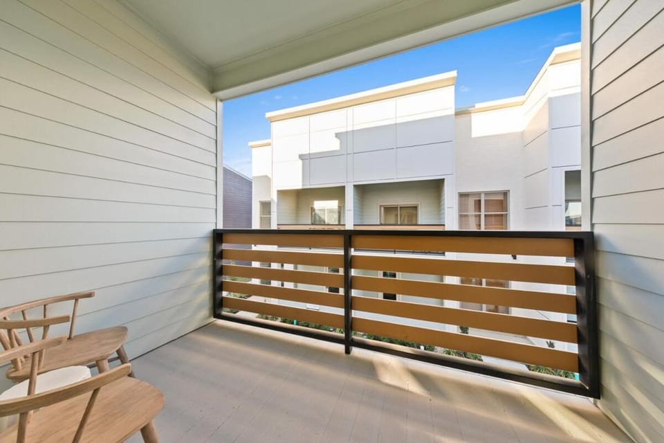 NEW Willow House KING Garage Sports Complex Apartment in Louisiana