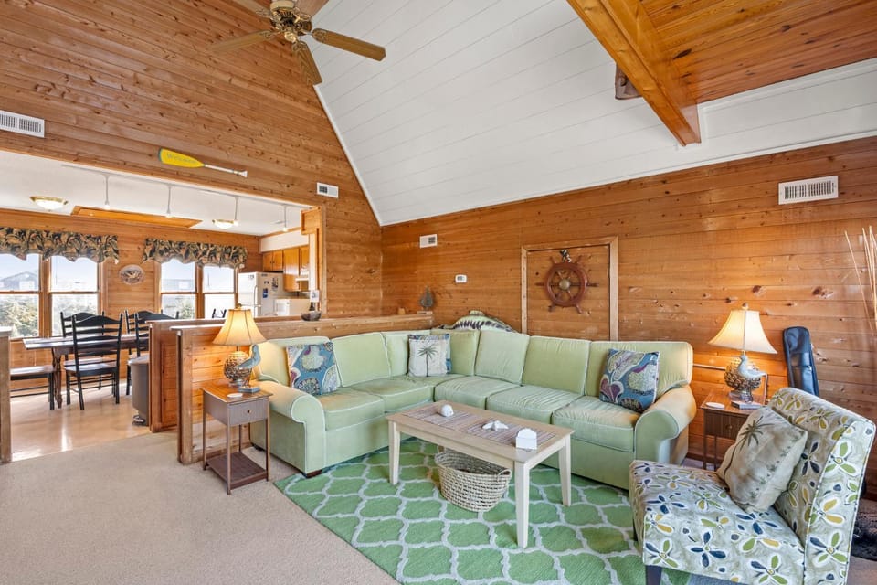Golden Road Retreat House in Avon