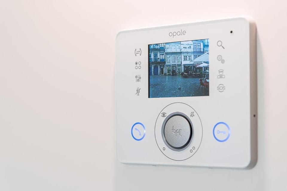 Modern Flat With Balcony on Rua das Flores - 1st Apartment in Porto