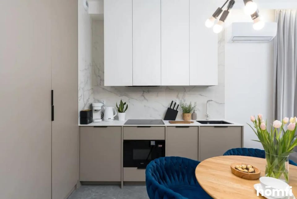Kitchen or kitchenette, Dining area, oven, stove