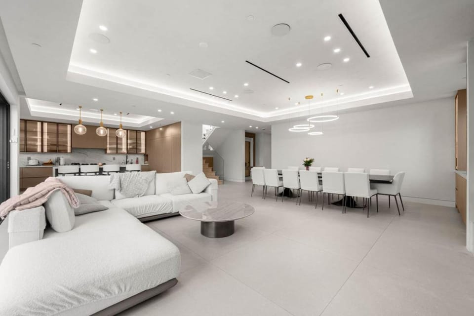 Lindley Encino lux central new construction pool House in Encino