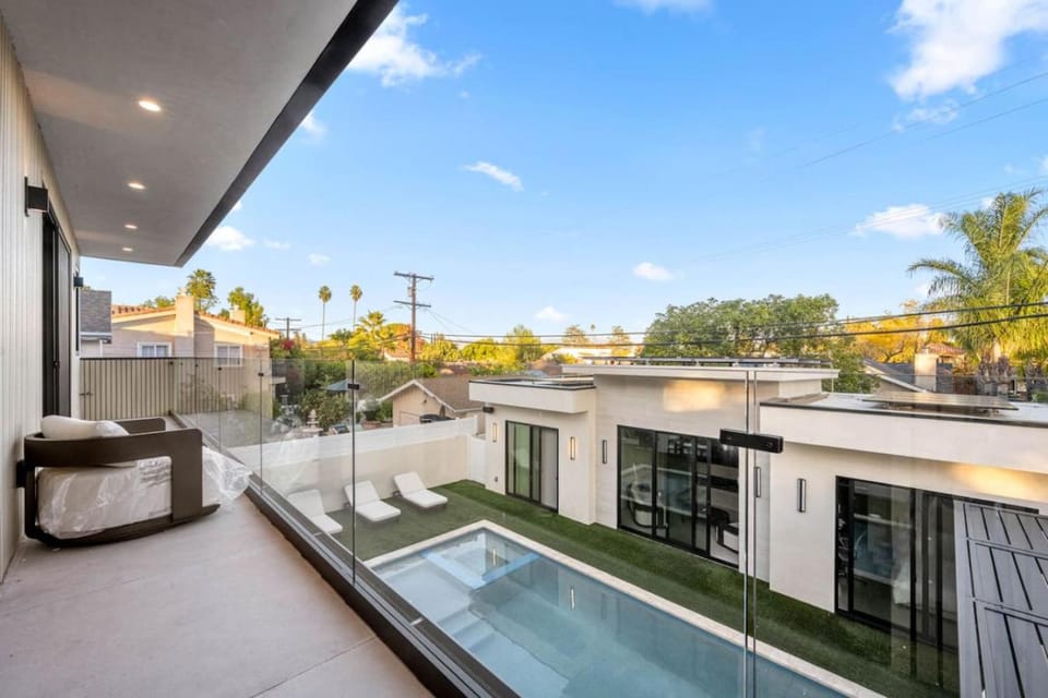 Lindley Encino lux central new construction pool House in Encino