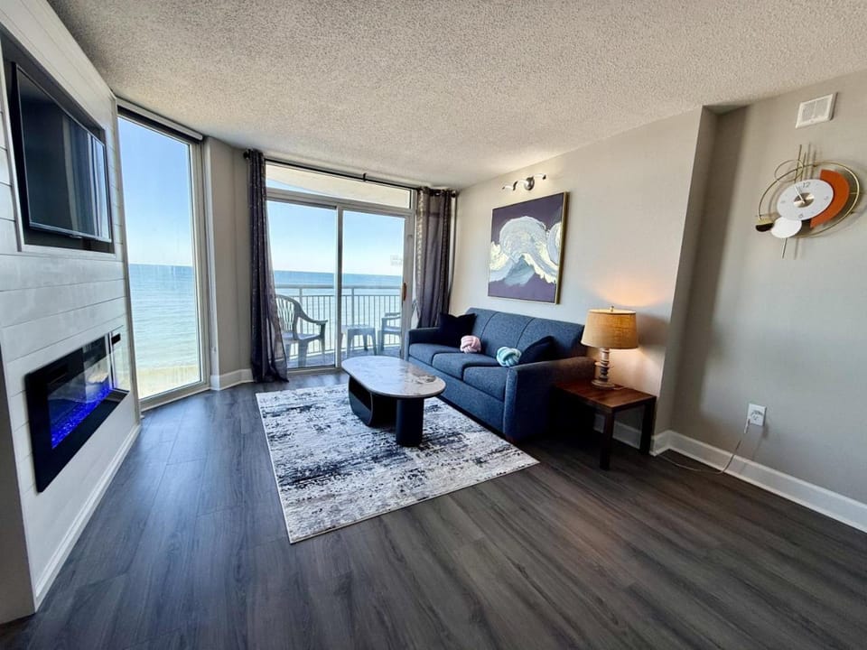 Estella Lux-Oceanfront-New Reno. House in Myrtle Beach
