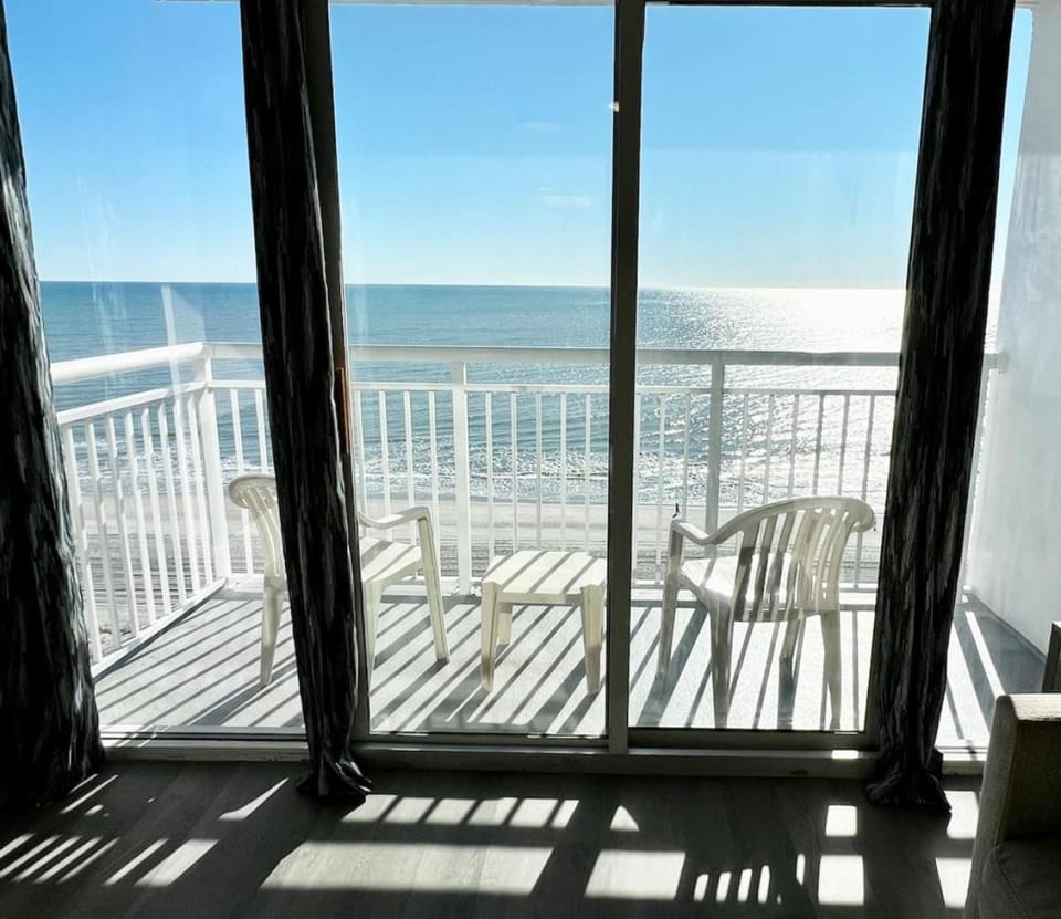Updated Beachfront Comfy Suite House in Myrtle Beach