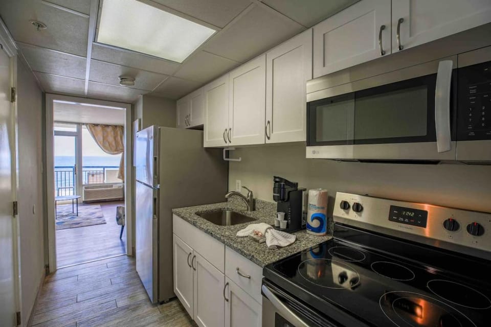Boardwalk LUX Shoreline - Prime Location House in Myrtle Beach