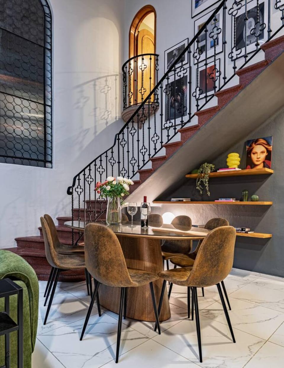 Seating area, Dining area