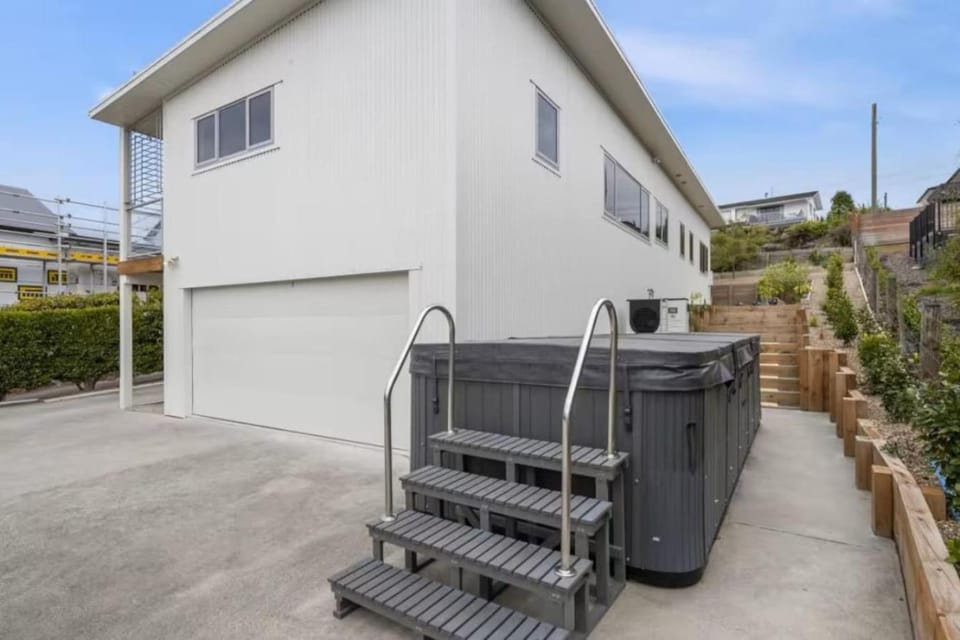 Luxury Retreat, amazing swim spa, wifi,central location House in Taupo