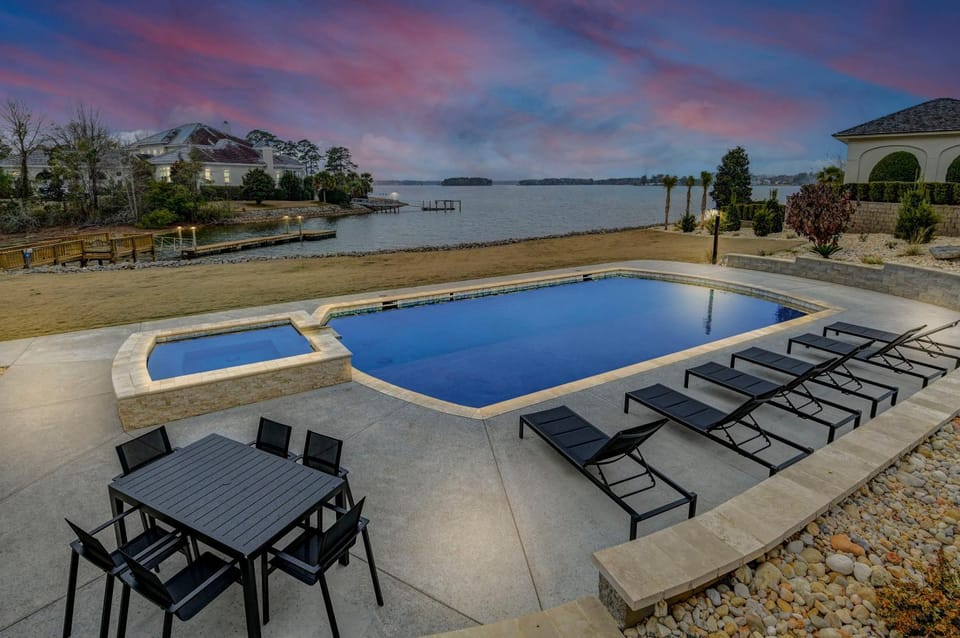 La Ventana Lake Retreat House in Leesville