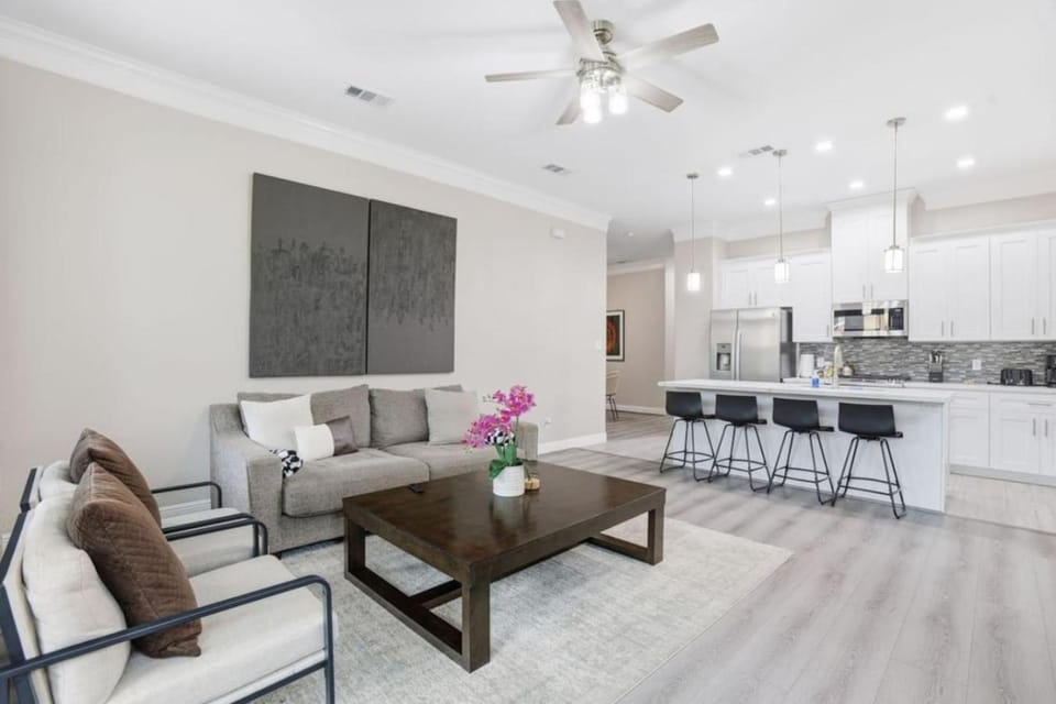 Kitchen or kitchenette, Living room, Photo of the whole room, Seating area