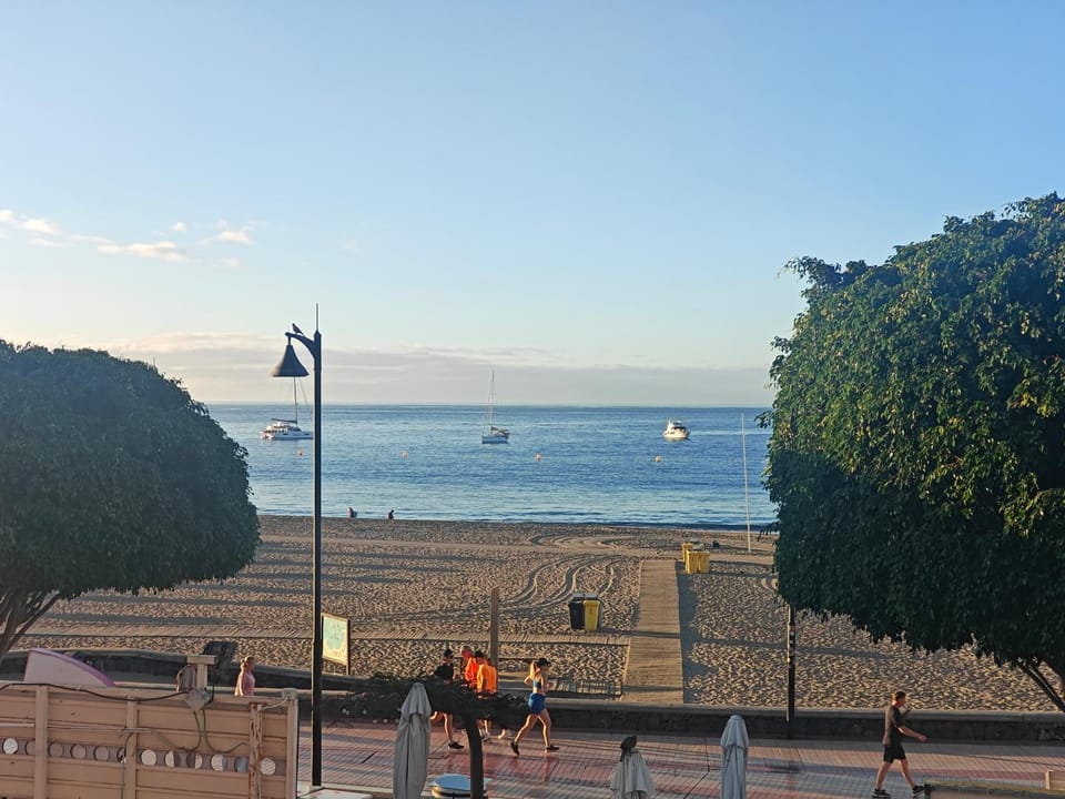 Beachfront First Line Modern Apartment with AC Apartment in Playa de las Americas