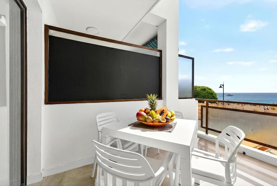 Beachfront First Line Modern Apartment with AC Apartment in Playa de las Americas