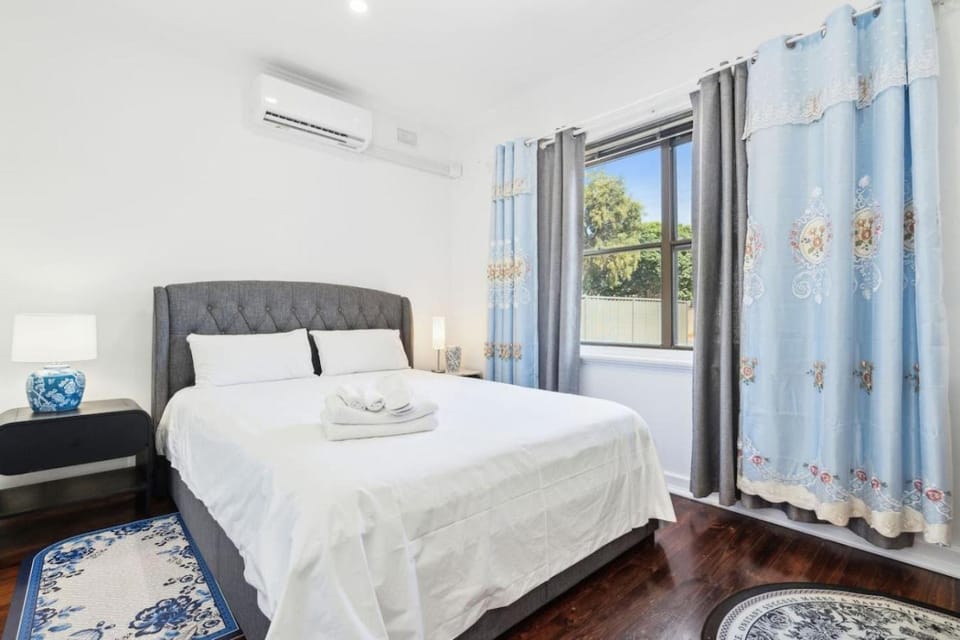 Hidden Gem Spacious 2BR House in Clovelly Park House in Adelaide
