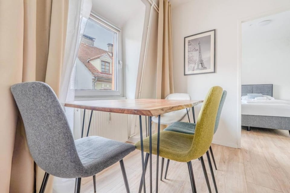 NOOR - Very Central Stay - Free Parking Apartment in Graz
