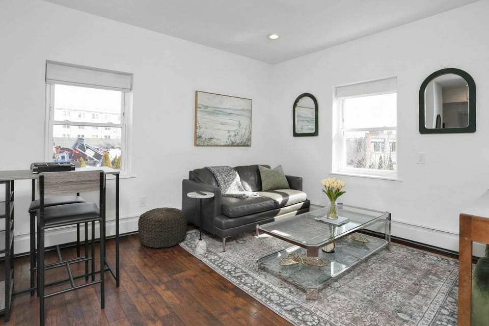 Harbor Haven, Apt #2, 2 BR/1BA Apartment in Stamford