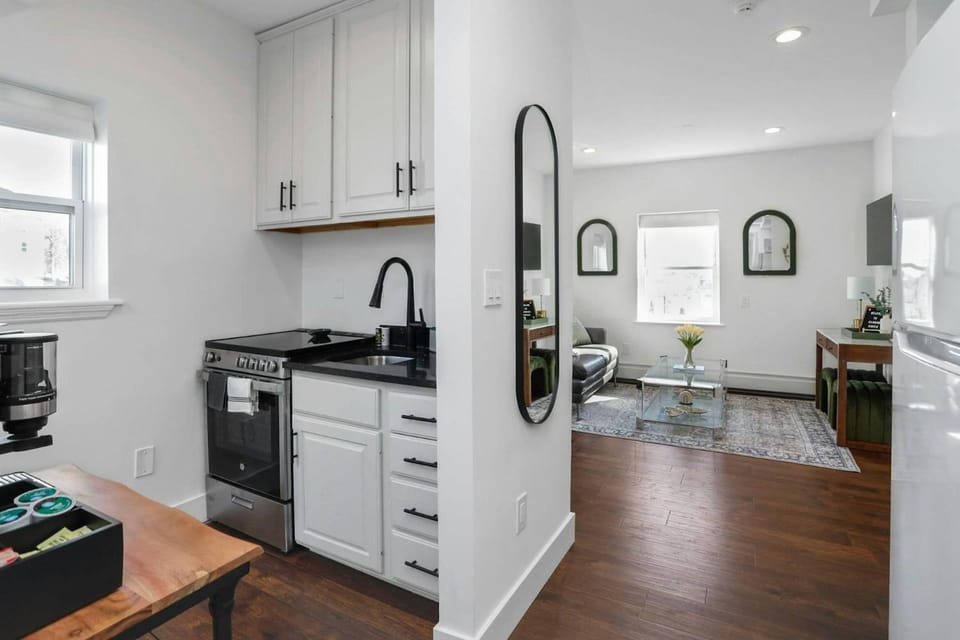 Harbor Haven, Apt #2, 2 BR/1BA Apartment in Stamford