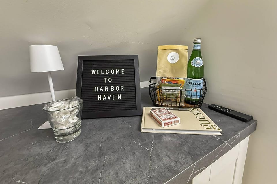 Harbor Haven, Apt #4 - 2BR/1BA Apartment in Stamford