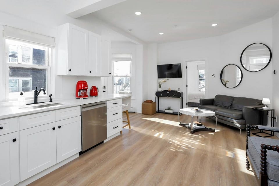 Harbor Haven, Apt #5, 3BR/2BA Apartment in Stamford