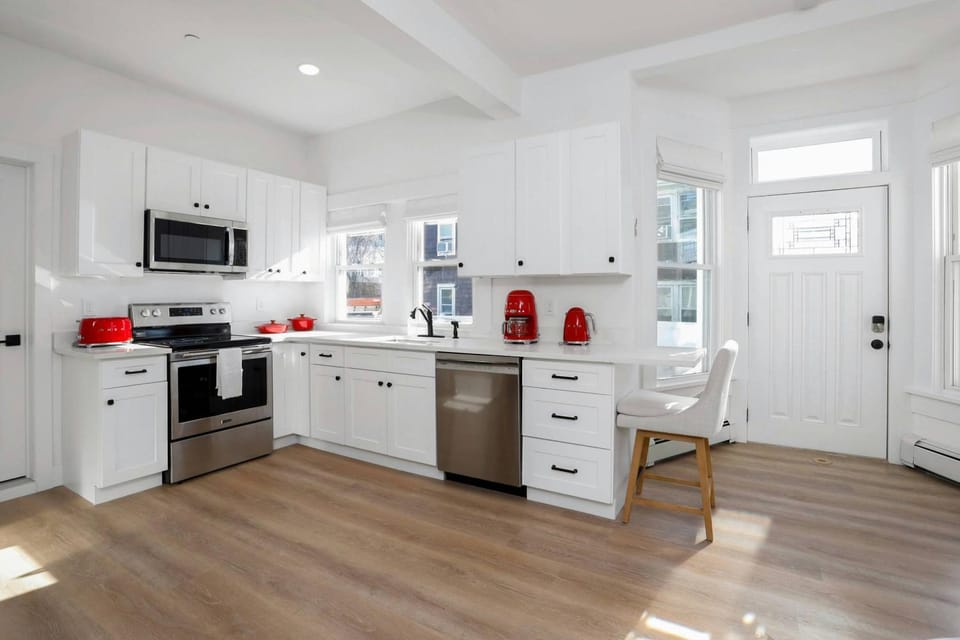Harbor Haven, Apt #5, 3BR/2BA Apartment in Stamford