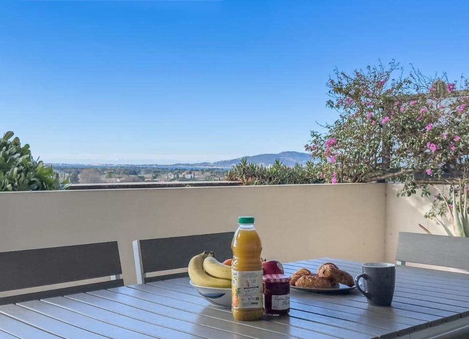 Sea view, Breakfast