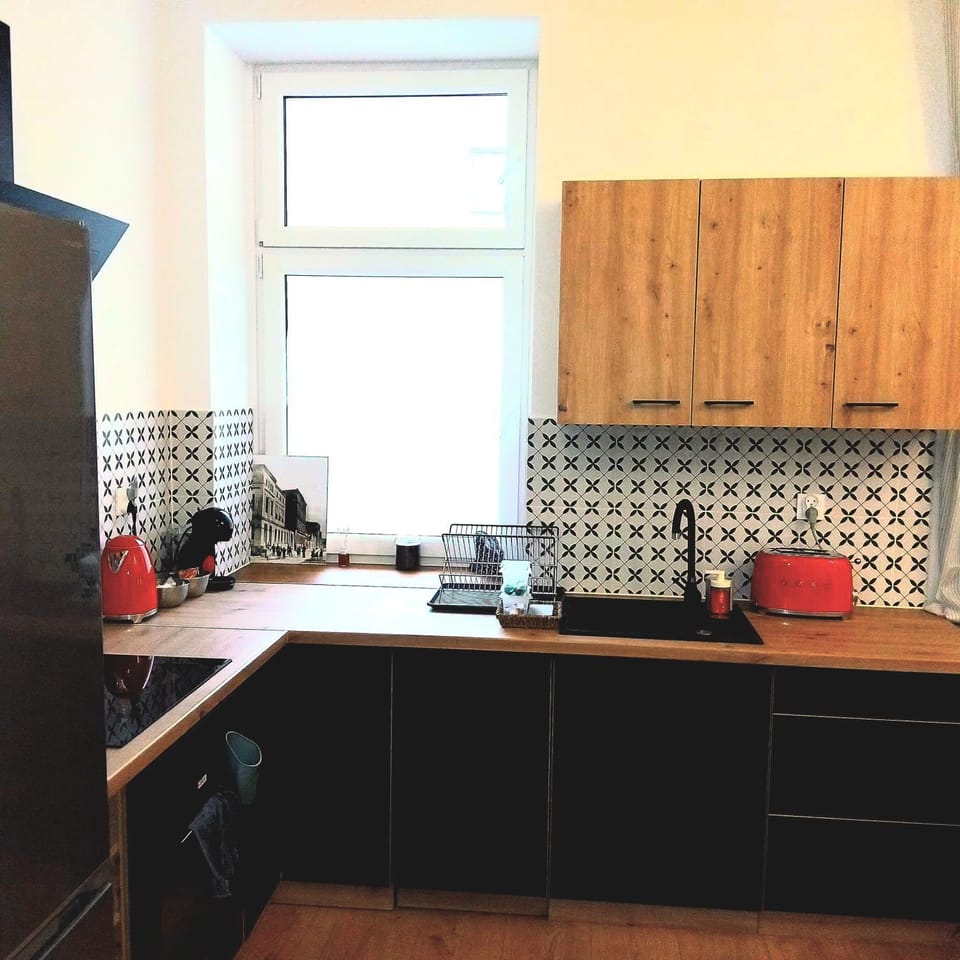Property building, Restaurant/places to eat, Breakfast