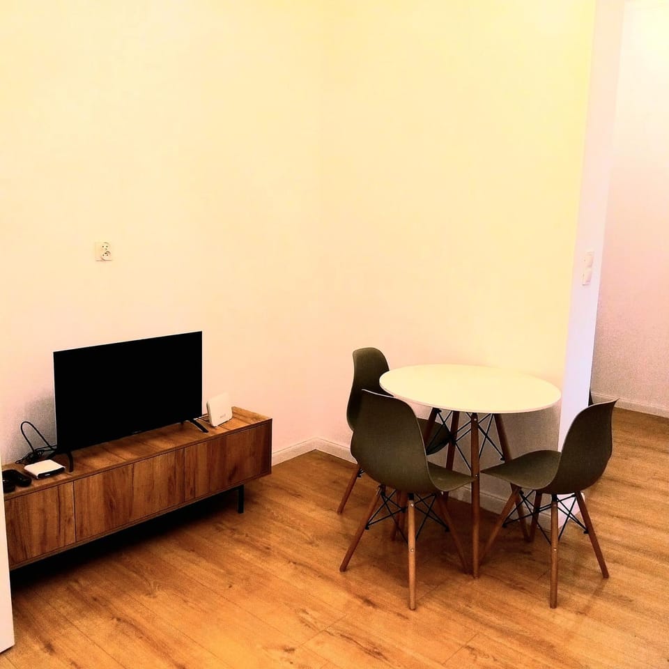Property building, Restaurant/places to eat