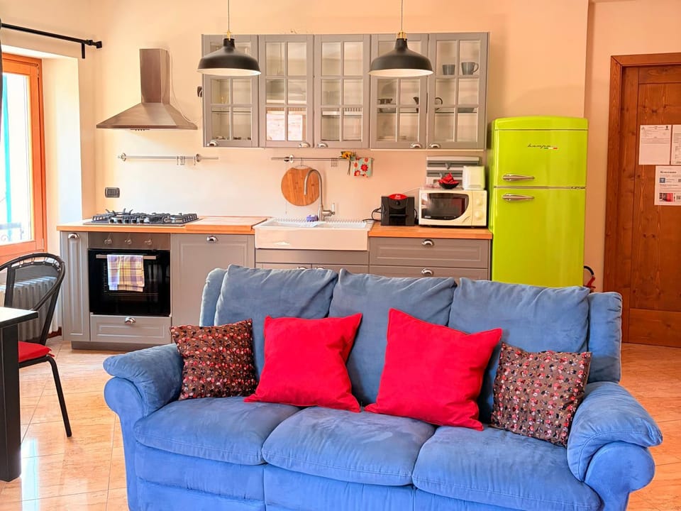Central Square Apartment in Sirmione