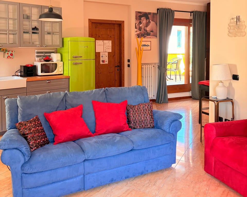 Central Square Apartment in Sirmione