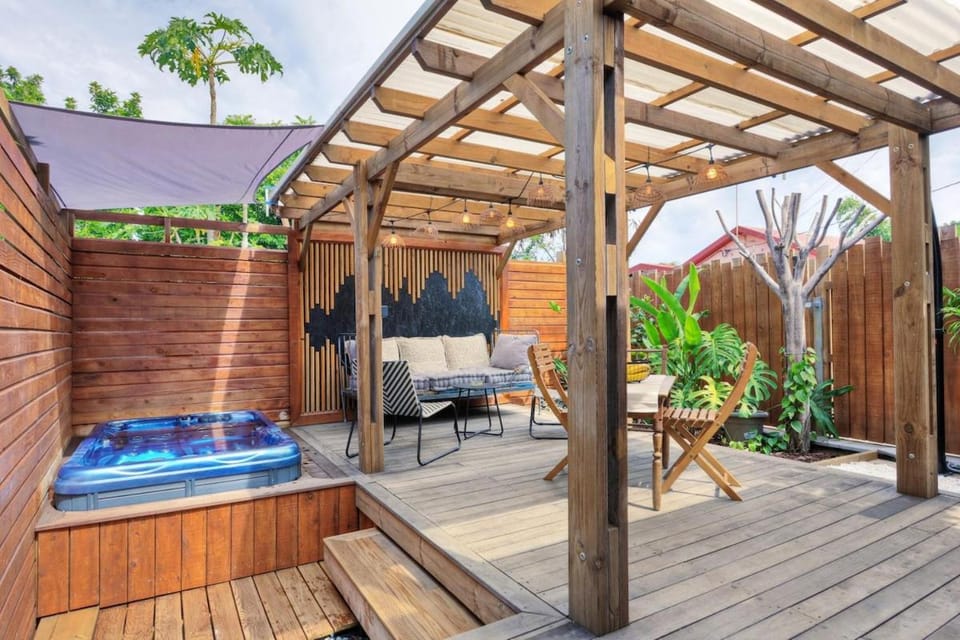 TI'Kaz Mère Studio Premium Neuf avec Jacuzzi Privatif à Saint-Gilles-les-Hauts House in Réunion