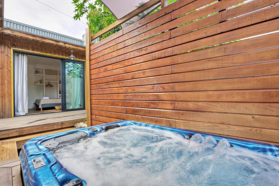 TI'Kaz Mère Studio Premium Neuf avec Jacuzzi Privatif à Saint-Gilles-les-Hauts House in Réunion
