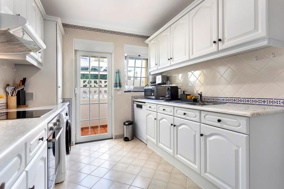 Property building, Kitchen or kitchenette, Living room